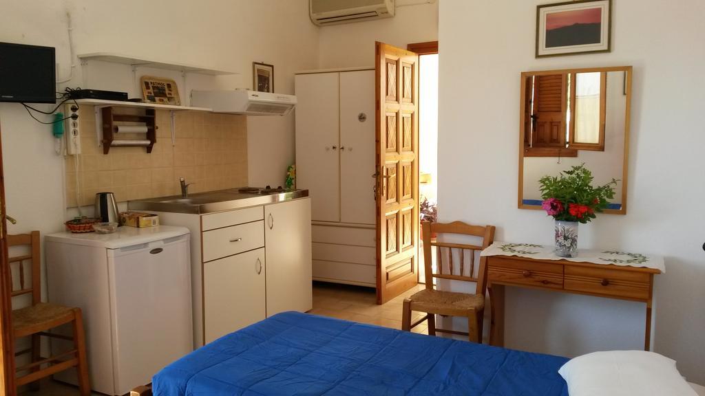 Yvonni Studios Skála Kamer foto
